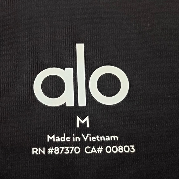 Alo Yoga Black Blissful Henley Bra Top NWT Medium - Picture 5 of 8